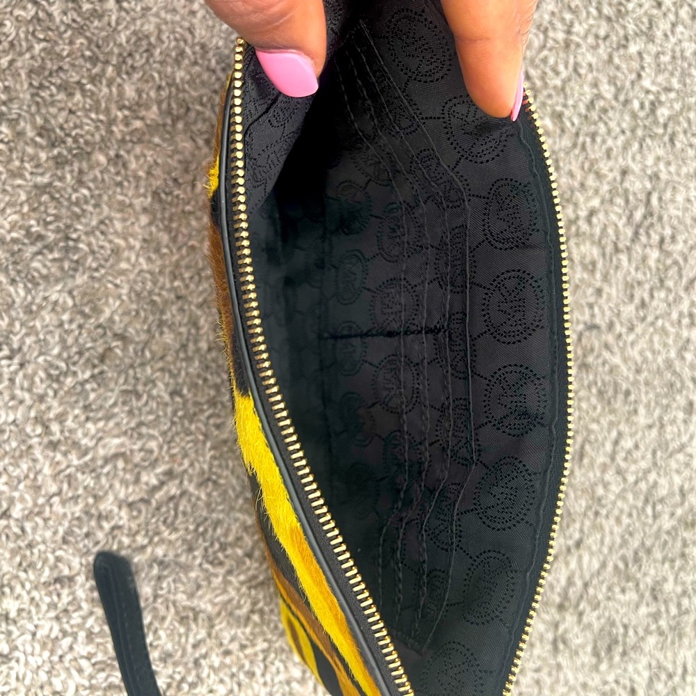 Michael Kors - Bedford Hair Calf Clutch - Picture 7 of 9